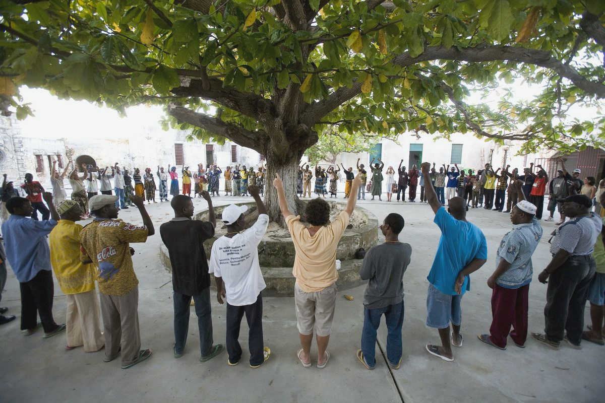 Community Building Through Local Volunteering: Strengthening Civil Society of local residents, organizations Community Building Through Local Volunteering: Strengthening Civil Society of local residents, organizations